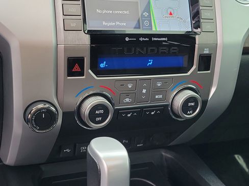 Used 2021 Toyota Tundra Limited w/ Limited Premium Package image 27