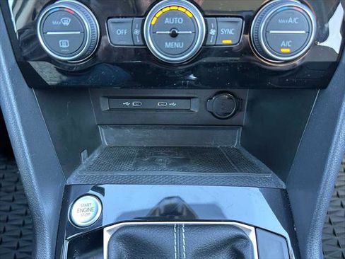 Used 2024 Volkswagen Taos SEL AWD/4WD image 31
