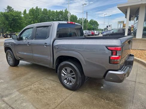 Used 2025 Nissan Frontier SV AWD/4WD image 3