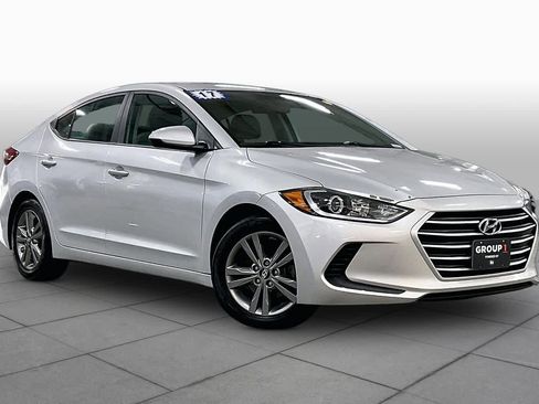 Used 2017 Hyundai Elantra SE FWD image 3