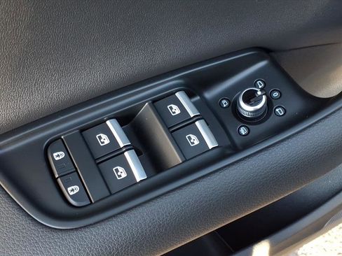 Used 2023 Audi Q7 Premium w/ Towing Package image 10