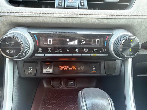 Used 2019 Toyota RAV4 Limited FWD image 35