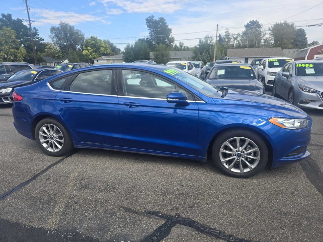 Used 2017 Ford Fusion SE FWD image 7