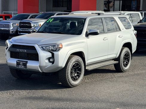 Used 2024 Toyota 4Runner SR5 image 1