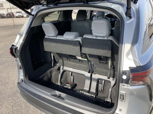 Certified 2025 Toyota Sienna XLE image 22