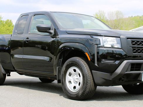 Used 2023 Nissan Frontier S AWD/4WD image 2