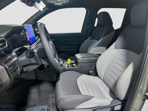 Used 2025 Toyota Tacoma TRD Off-Road image 17