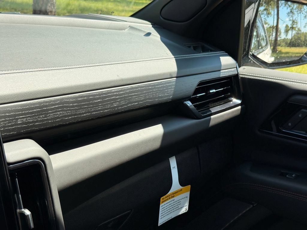 New 2026 GMC Yukon AT4 Ultimate w/ LPO, Floor Liner Package AWD/4WD image 26