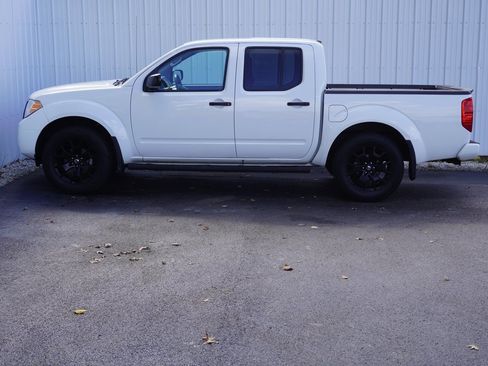 Used 2020 Nissan Frontier SV w/ Midnight Edition Floor Mats image 3