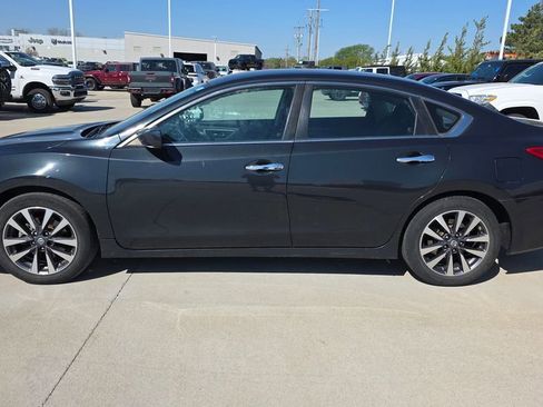 Used 2017 Nissan Altima 2.5 SV FWD image 2