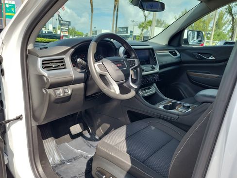 Used 2023 GMC Acadia SLE w/ Driver Convenience Package FWD image 16