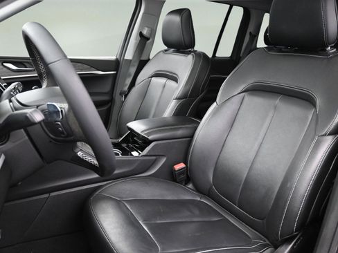 Used 2023 Jeep Grand Cherokee Limited AWD/4WD image 10