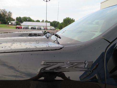 Used 2024 Chevrolet Silverado 1500 LT Trail Boss w/ LT Trail Boss Premium Package image 3