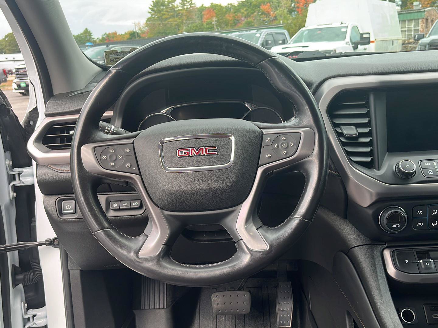 Used 2022 GMC Acadia AT4 w/ Technology Package AWD/4WD image 16