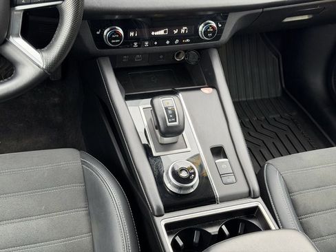 Used 2024 Mitsubishi Outlander SE image 31