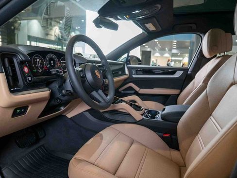 New 2025 Porsche Cayenne Coupe image 4