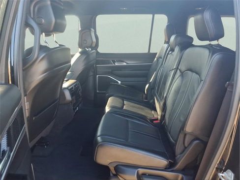 Used 2024 Jeep Wagoneer L Series II image 33