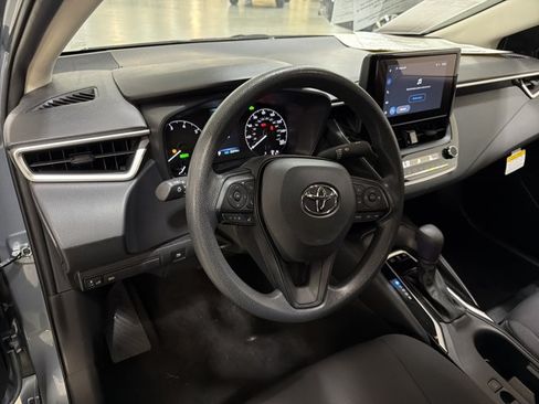 Used 2025 Toyota Corolla LE w/ Convenience Package FWD image 9