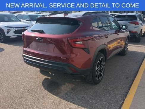 Certified 2025 Chevrolet Trax RS w/ Sunroof Package FWD image 6
