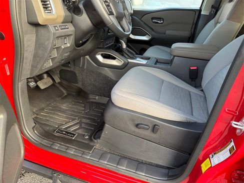 Used 2022 Nissan Frontier SV image 9