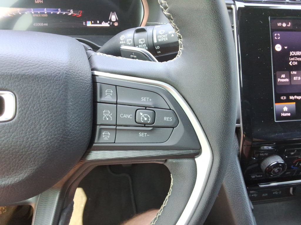 Used 2025 Jeep Grand Cherokee L Altitude RWD image 27