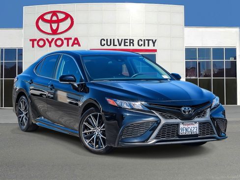 Used 2023 Toyota Camry SE FWD image 1