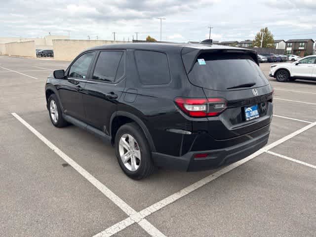 Used 2023 Honda Pilot LX image 3