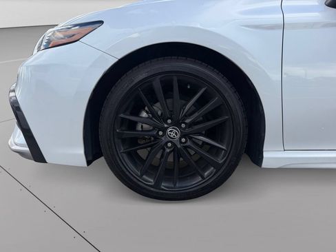 Used 2022 Toyota Camry XSE FWD image 12