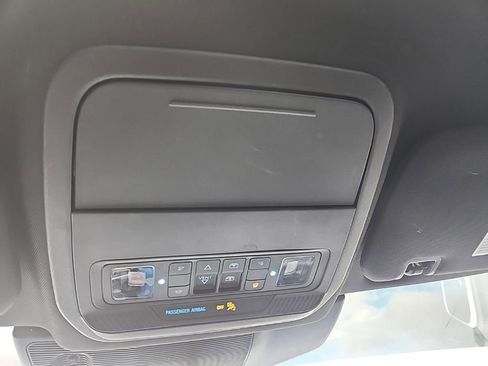 Used 2020 Ford Explorer XLT w/ Equipment Group 202A AWD/4WD image 17