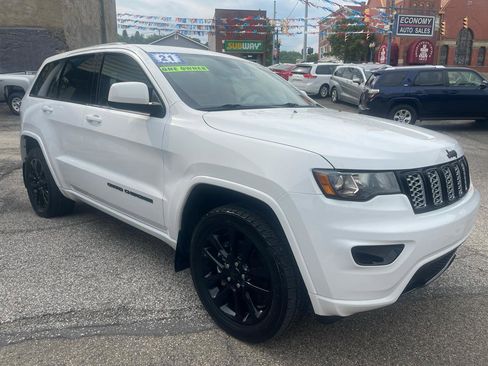 Used 2021 Jeep Grand Cherokee Laredo X AWD/4WD image 3