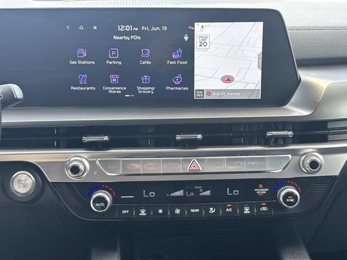 Used 2025 Kia Telluride LX FWD image 25