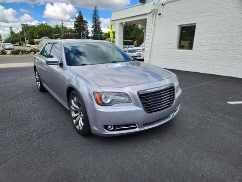 Used 2014 Chrysler 300 S w/ Luxury Group RWD image 7