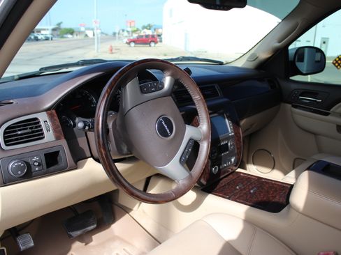 Used 2014 GMC Yukon Denali AWD/4WD image 25