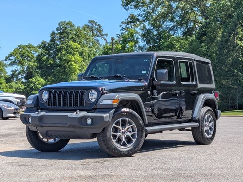 Used 2024 Jeep Wrangler Unlimited Sport AWD/4WD image 4