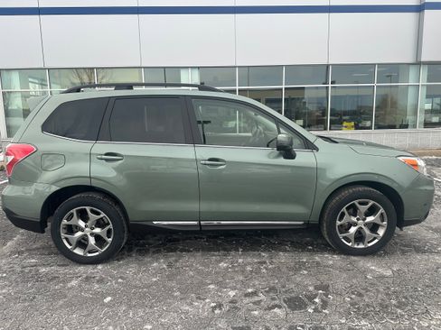 Used 2016 Subaru Forester 2.5i Touring w/ Eyesight & Navigation System image 2