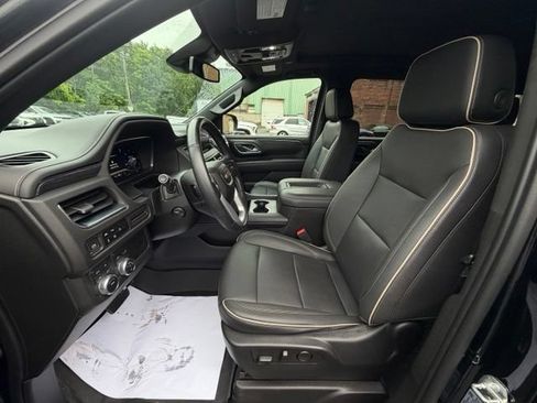 Used 2023 GMC Yukon XL SLT w/ SLT Luxury Package AWD/4WD image 10