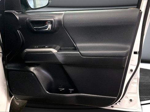 Used 2020 Toyota Tacoma TRD Off-Road image 25