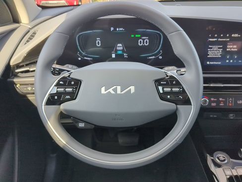 New 2025 Kia Niro EX image 13