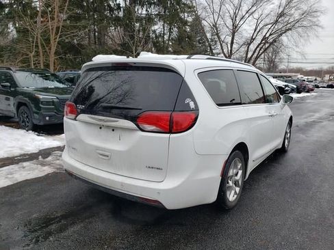 Used 2019 Chrysler Pacifica Limited image 3