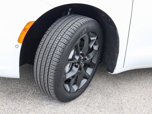 New 2026 Chrysler Pacifica Limited w/ S Appearance Package image 13