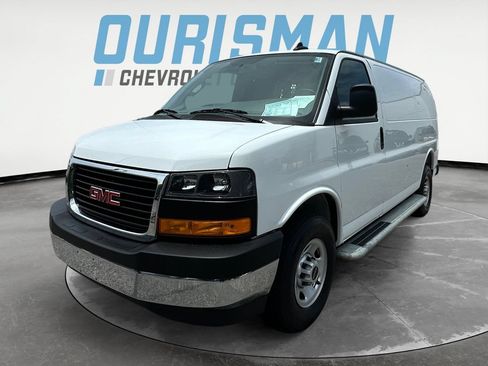 Used 2025 GMC Savana 2500 w/ Driver Convenience Package RWD image 2