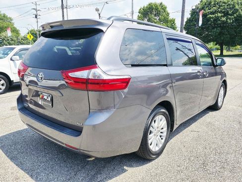 Used 2015 Toyota Sienna XLE FWD image 5
