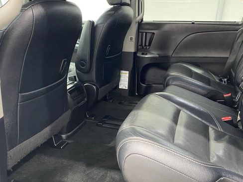Used 2015 Toyota Sienna SE image 15