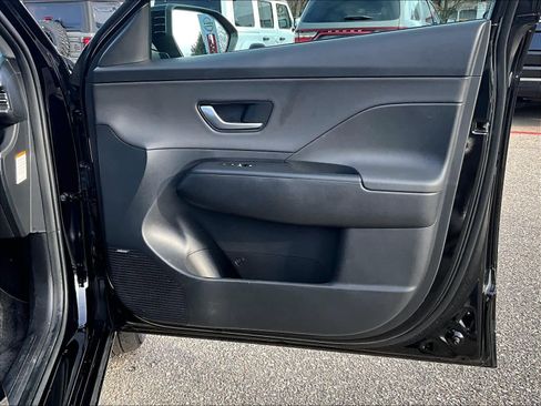 Used 2024 Hyundai Kona Limited image 12