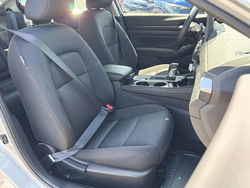 Used 2024 Nissan Altima 2.5 SV w/ SV Premium Package AWD/4WD image 19