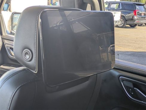 Used 2021 GMC Yukon SLT w/ SLT Luxury Plus Package image 16