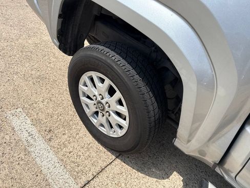 Used 2025 Toyota Tacoma SR5 AWD/4WD image 10