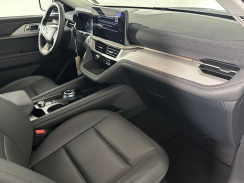 Used 2026 Ford Explorer Active w/ Active Comfort Package RWD image 16
