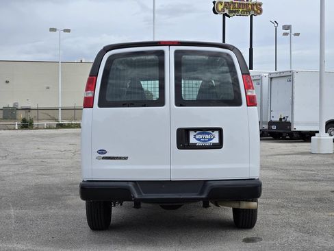 Used 2020 Chevrolet Express 2500 w/ Communications Package RWD image 6