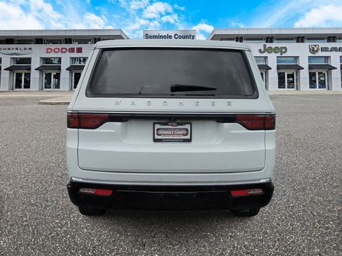 Used 2023 Jeep Wagoneer 2WD image 7